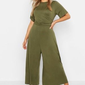 COPY - Boohoo+ Cap Sleeve Wide leg Jumpsuit NWT Size 18